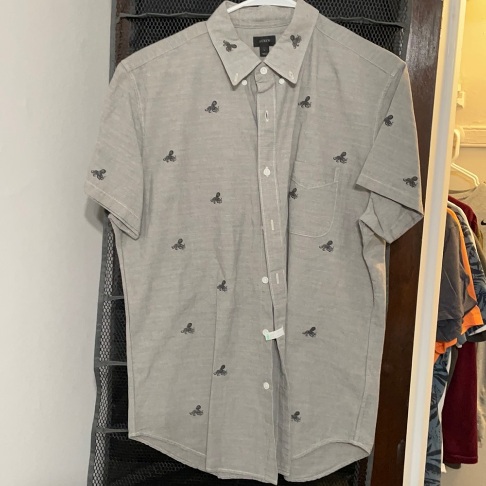Jcrew short sleeve button down size L in octopus pattern